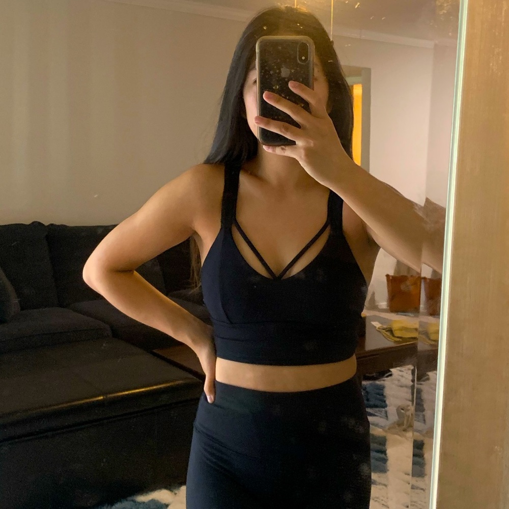 Lululemon black sports bra size 6